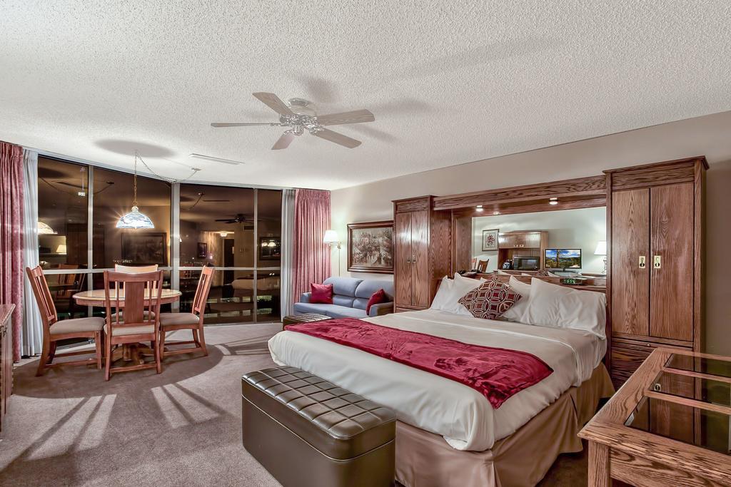 Deluxe King Room - Non-Smoking